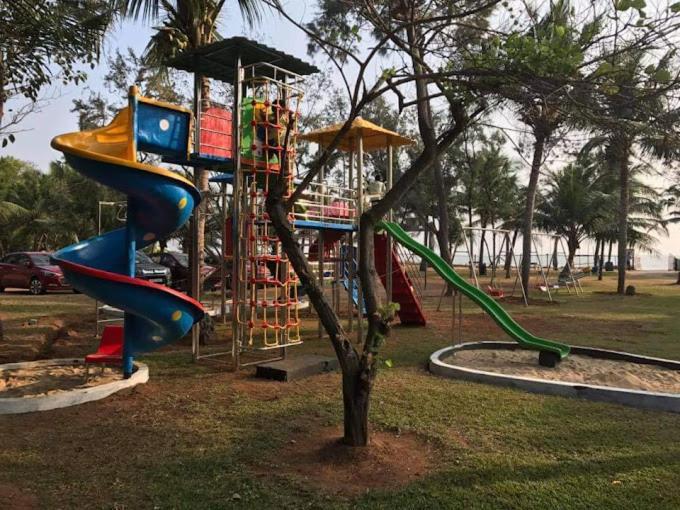 Sea Breeze Beach Resort Mahabalipuram Extérieur photo